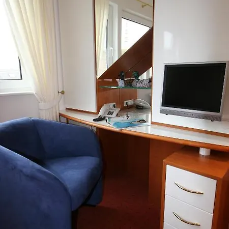 Hanseat 3*